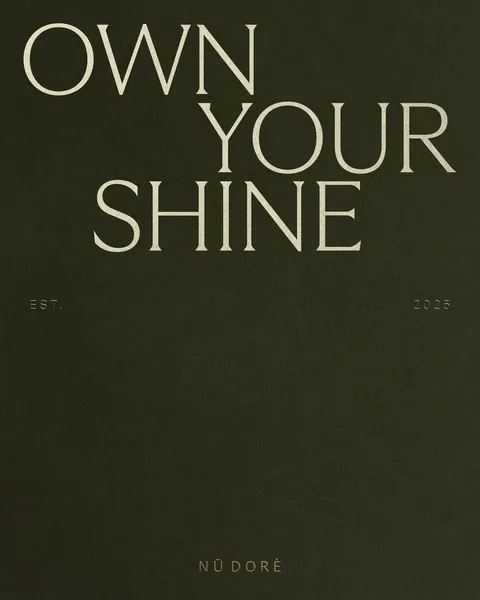 Portada tipográfica Own Your Shine sobre fondo verde oscuro, carrusel de Nū Dorè